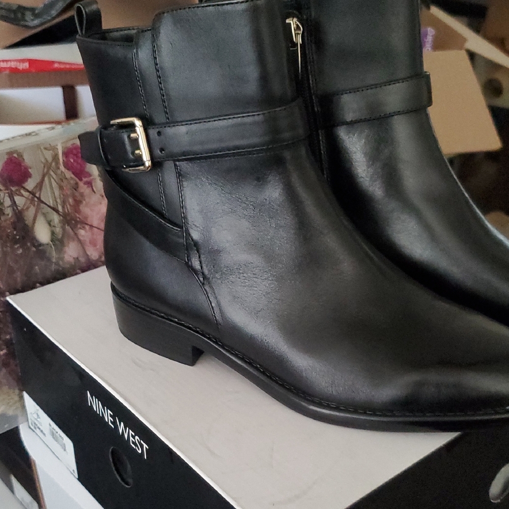 Nine West Black Leather Hoken Ankle Booties
